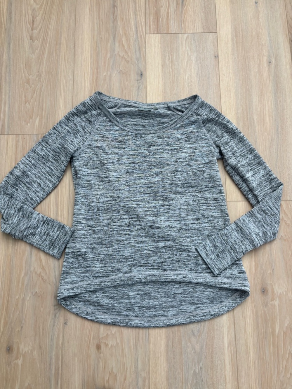 Athleta Gray Long Sleeve Top Size Medium Soft Knit Athletic Casual